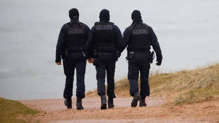 Φρίκη στη Γαλλία: Έκοψε το κεφάλι και τα γεννητικά όργανα του θύματός του και τα πήγε στην Αστυνομία