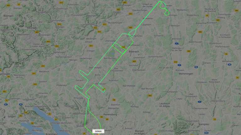 Γερμανία: Πιλότος &quot;ζωγράφισε&quot; μια τεράστια σύριγγα στον ουρανό της Βαυαρίας - Για να τιμήσει την έναρξη των εμβολιασμών [εικόνα]