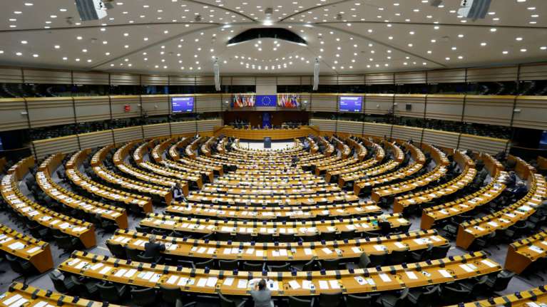 Qatargate: Σφραγίστηκαν τα γραφεία τεσσάρων Ιταλών εργαζομένων στο Ευρωκοινοβούλιο, λέει η La Repubblica