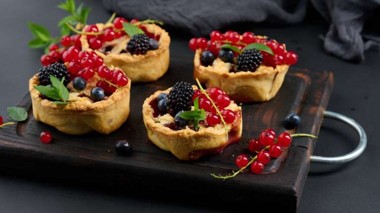 Εορτολόγιο: Ποια γνωστά ονόματα γιορτάζουν σήμερα, Σάββατο 1 Ιουλίου