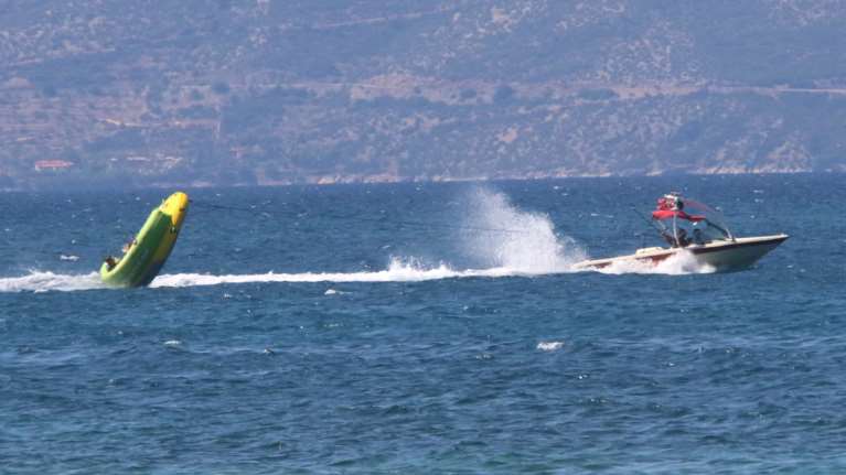 Τίτλοι τέλους στη δίκη για τον θάνατο του 10χρονου Μιχαήλ από ταχύπλοο - Ένοχος ο χειριστής και οι υπεύθυνοι της επιχείρησης