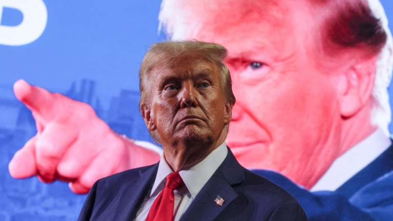 Οι έμπιστοι του Τραμπ στη νέα κυβέρνηση  - Ποιες θέσεις θα πάρουν Πομπέο, Μασκ, Κένεντι και Γκρενέλ