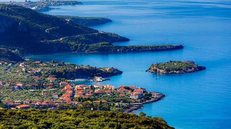 Το παραδοσιακό χωριό της Μάνης με τις πανέμορφες παραλίες και την πλούσια ιστορία