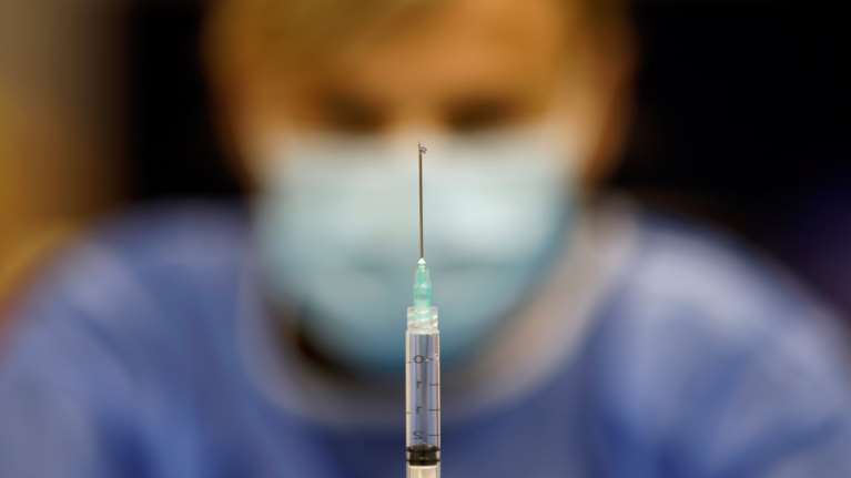 Τούτουζας: Πώς ξεχωρίζουμε τις απλές παρενέργειες των εμβολίων από τις καρδιακές επιπλοκές