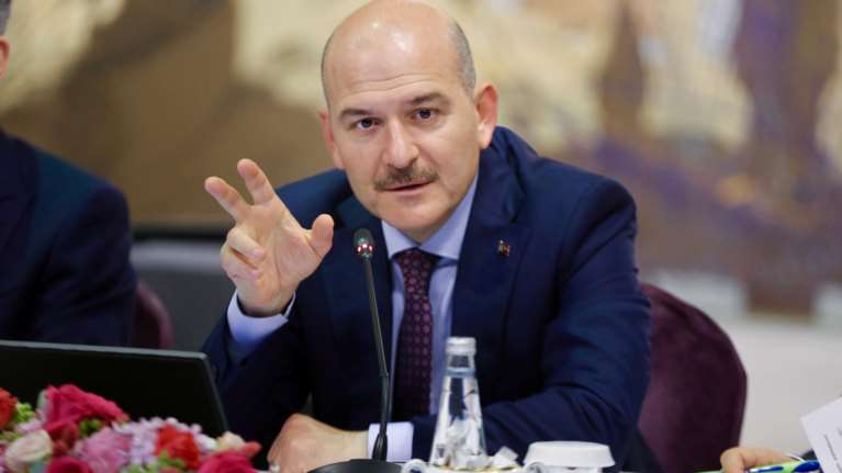 Δεν &quot;μάσησαν&quot; στις απειλές Σοϊλού οι Έλληνες βουλευτές: Πώς τον έβαλαν στη θέση του