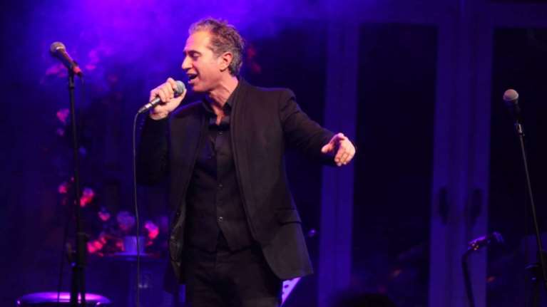 Αγωνία για τον Δημήτρη Κόκοτα: &quot;Πήγε και ξαναγύρισε&quot;, λέει η σύζυγός του - Θα προσπαθήσουν να τον &quot;ξυπνήσουν&quot; οι γιατροί