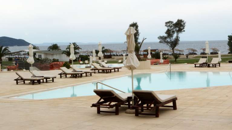 Οι τρεις περιοχές με τουρίστες έως τα τέλη Οκτωβρίου - Το νησί "ναυαρχίδα" και η σταθερή επιλογή