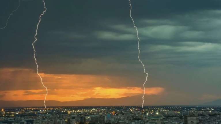 Κακοκαιρία: Τι να κάνετε σε περίπτωση κεραυνού - Οδηγίες από την Πολιτική Προστασία