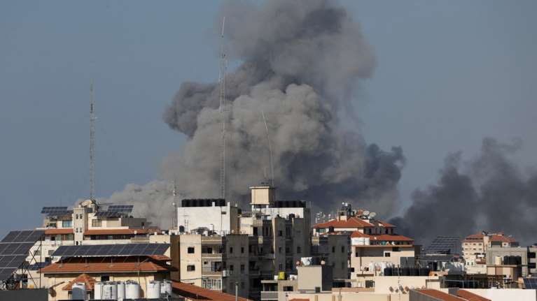 Σφυροκόπημα στη Λωρίδα της Γάζας: Ο ισραηλινός στρατός έχει ρίξει περίπου 6.000 βόμβες - &quot;Θα τους σβήσουμε από τον χάρτη&quot;