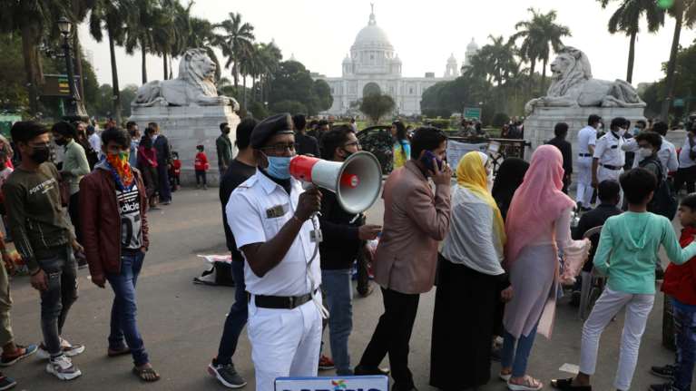 Ινδία: Ποδοπατήθηκαν πιστοί σε ινδουιστικό ιερό - Τουλάχιστον 12 νεκροί