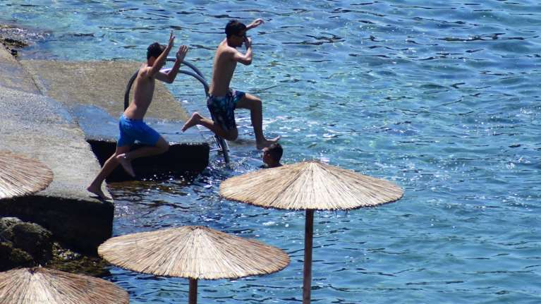 Καύσωνας διαρκείας: Στον &quot;φούρνο&quot;  για τις επόμενες 48 ώρες  - Σε ποιες περιοχές θα λιώσουν με 42άρια