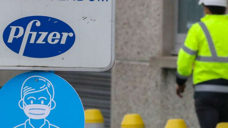 Εμβόλιο Pfizer - FDA: Αυτές είναι οι 7 πιο συχνές παρενέργειες - Ασφαλές και αποτελεσματικό