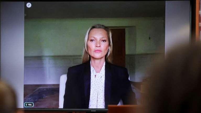 Κέιτ Μος: Γερασμένο και αγνώριστο από τις καταχρήσεις το σουπερμόντελ των &#39;90s με το αγγελικό πρόσωπο [εικόνα]