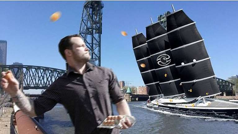 Παίρνουν με τα... αυγά οι Ολλανδοί τον Μπέζος επειδή θέλει να γκρεμίσει ιστορική γέφυρα για να περάσει το νέο του κότερο