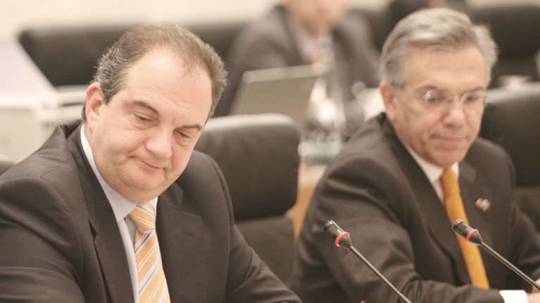 Ένας "ξεχασμένος" Καραμανλικός κάνει πόλεμο στον Μητσοτάκη - Οι αναρτήσεις "φωτιά" του Γιάννη Βαληνάκη