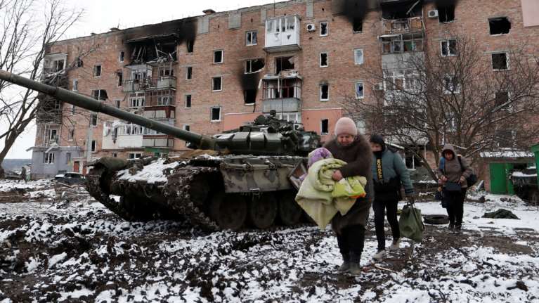 Πόλεμος στην Ουκρανία: Ισχυρές εκρήξεις στο Κίεβο - Βομβαρδισμοί σε Μαριούπολη, Χάρκοβο και Οδησσό [Βίντεο]