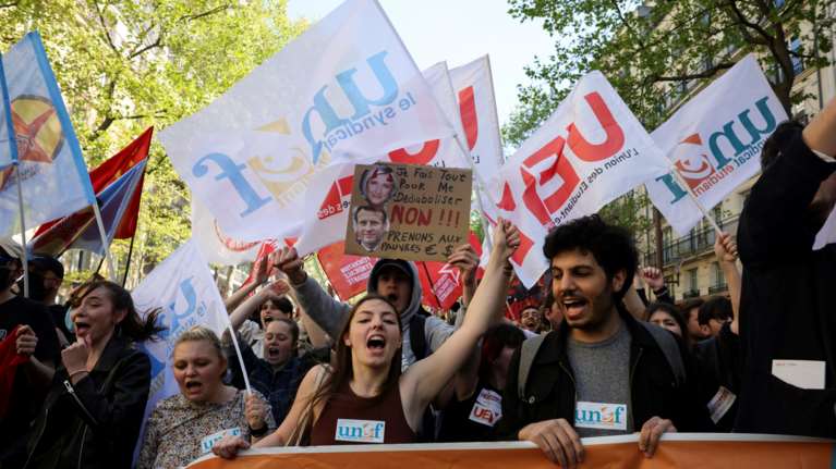 Μαζικές διαδηλώσεις στη Γαλλία κατά της ακροδεξιάς αλλά και του Μακρόν - &quot;Βαθιά αντιδημοκρατικές&quot; λέει η Λε Πεν