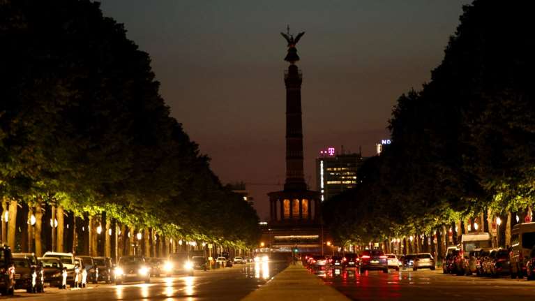 Τέλος το σιδέρωμα και το φαγητό στον φούρνο: Εκατομμύρια νοικοκυριά  στην Ευρώπη απειλούνται με ενεργειακή φτώχεια