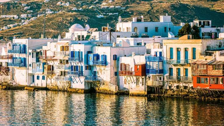 Όργιο αυθαιρεσίας στη Μύκονο: &quot;Θέλουν ένα δωράκι τα παιδιά...&quot; - Εκατοντάδες SMS αστυνομικών σε Αλβανό εργολάβο