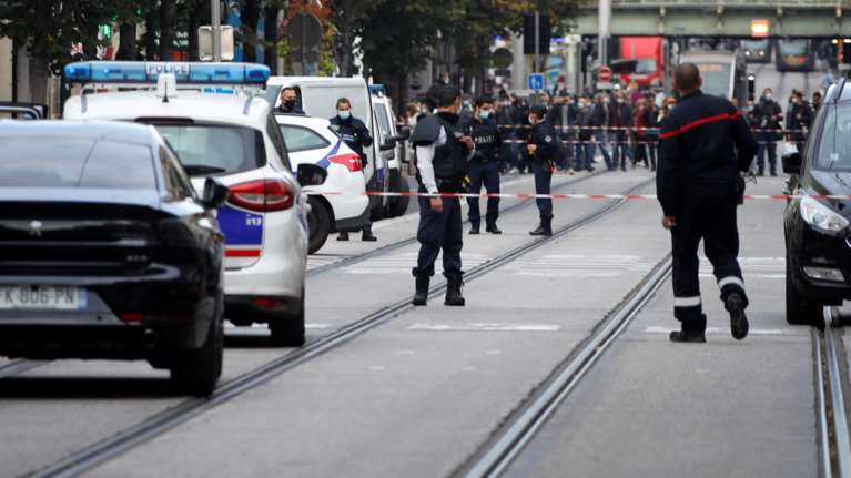 Απίστευτη τραγωδία στη Γαλλία: Ο ισλαμιστής αποκεφάλισε γυναίκα- 3 οι νεκροί και πολλοί τραυματίες [εικόνες-βίντεο]