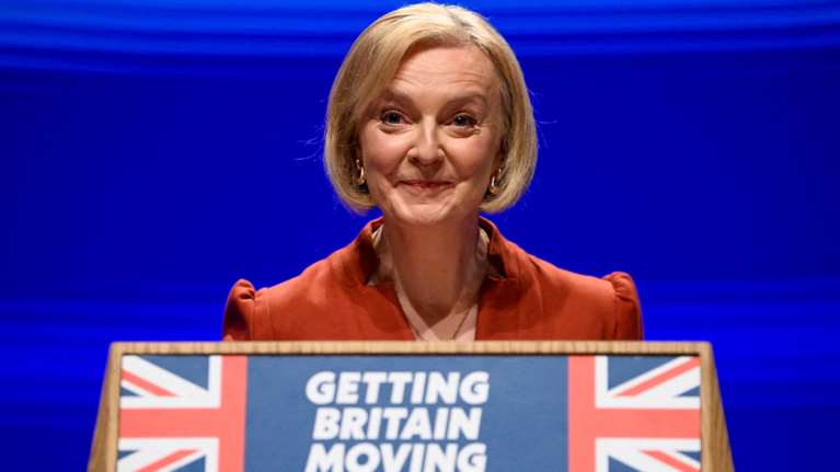 Τρίζει η καρέκλα της Λιζ Τρας στη Βρετανία: &quot;Δεν θα βγάλει ούτε τη χρονιά ως πρωθυπουργός&quot;