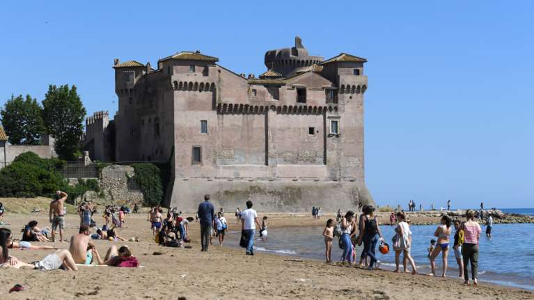 Ιταλία: Μικρή αύξηση των κρουσμάτων - Έλεγχοι στις παραλίες για τις αποστάσεις ασφαλείας