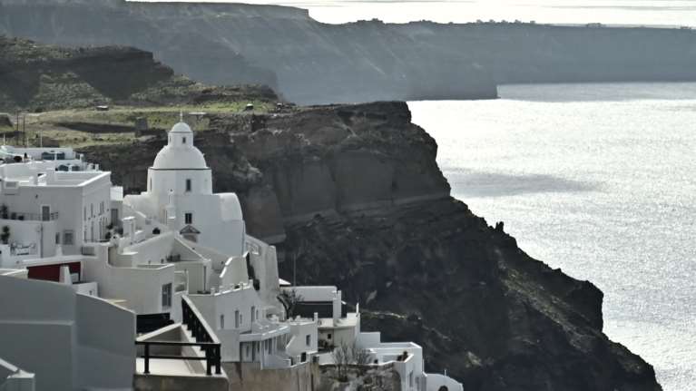 Σαντορίνη: &quot;Το ηφαίστειο είναι σε φάση έξαρσης&quot; - Πώς εξηγούν οι ειδικοί το απόκοσμο βουητό που τρομάζει τους κατοίκους [βίντεο]