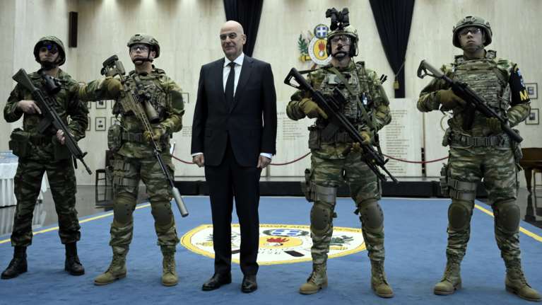 Δείτε τη νέα στολή του &quot;Σύγχρονου Μαχητή&quot;: Δημιουργούμε τον Έλληνα στρατιώτη του 21ου αιώνα, δήλωσε ο Δένδιας