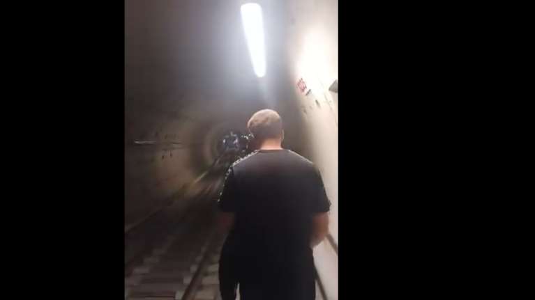 Πάρτι στο X με τα ευτράπελα στο Μετρό Θεσσαλονίκης: &quot;Μπαίνεις από την είσοδο, βγαίνεις από τον εξαερισμό&quot;