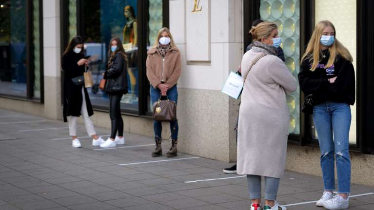 Γερμανία: Νέο αρνητικό ρεκόρ με 21.506 κρούσματα σε 24 ώρες