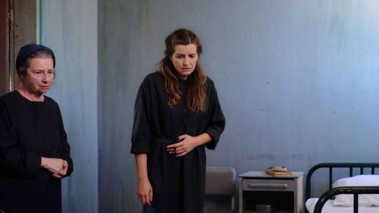 Άγριες Μέλισσες – Spoiler: Η Ελένη το σκάει από την φυλακή