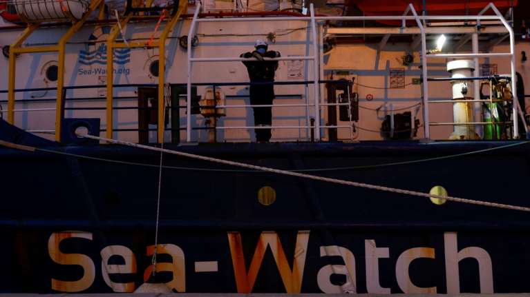 "Ξεχειλίζει" και πάλι η Λαμπεντούζα - Πάνω από χίλιοι μετανάστες αποβιβάστηκαν στην Ιταλία το τελευταίο 24ωρο