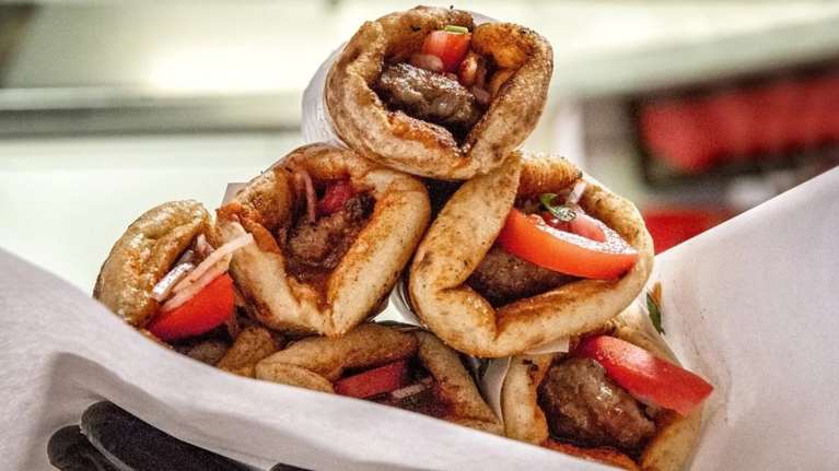 Ένα Κομπλέ στο χέρι: Στο Αιγάλεω για επικό σουβλάκι