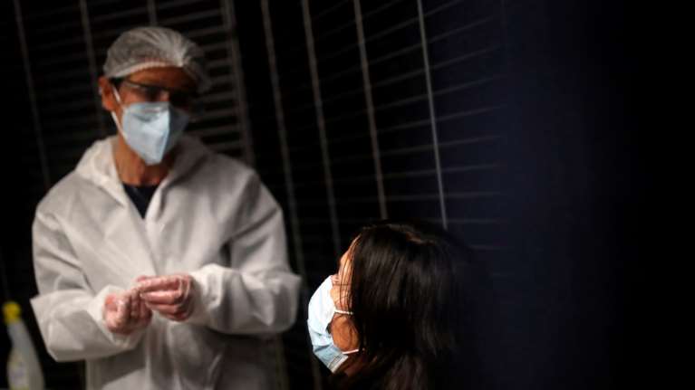 Γαλλία: Σε αναστολή βγάζει ο Μακρόν 3.000 ανεμβολίαστους υγειονομικούς - Σε εφαρμογή ο νόμος της υποχρεωτικότητας