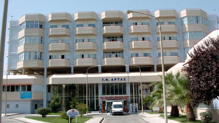 Άγριος ξυλοδαρμός στο νοσοκομείο Άρτας: Γιατροί έπαιζαν μπουνιές από το γραφείο μέχρι τον διάδρομο