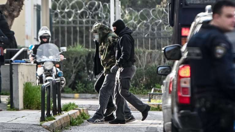 Στον ανακριτή οι κατηγορούμενοι της τρομοκρατικής οργάνωσης &quot;Σύμπραξη Εκδίκησης&quot; [εικόνες]