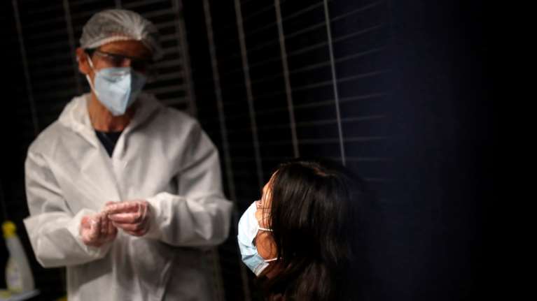 Κορονοϊός: Καλύτερη ανοσία στις άλλες μεταλλάξεις για όσους νόσησαν από τη νοτιοαφρικανική