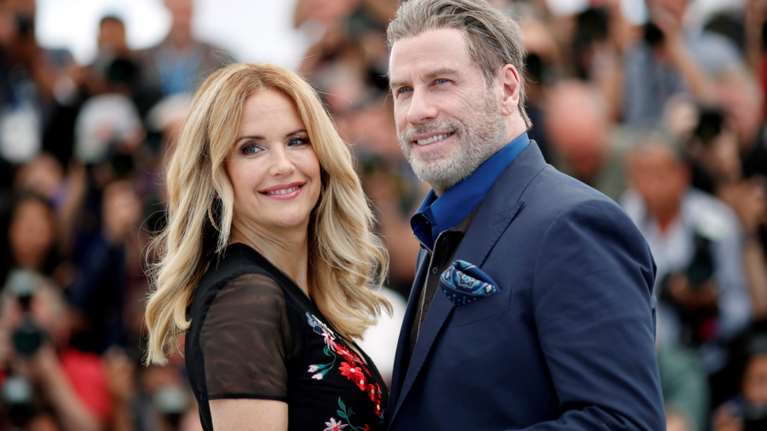 Κέλι Πρέστον: Εμφανώς ταλαιπωρημένη και με περούκα στην τελευταία αγκαλιά με τους αγαπημένους της [Εικόνα]