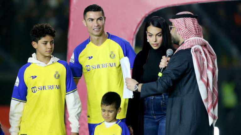 Ο πρόεδρος της Αλ Νασρ &quot;πετσόκοψε&quot; τον Ρονάλντο: Με εξαπάτησαν μία φορά με 3 κεμπάπ και μία με τον Κριστιάνο
