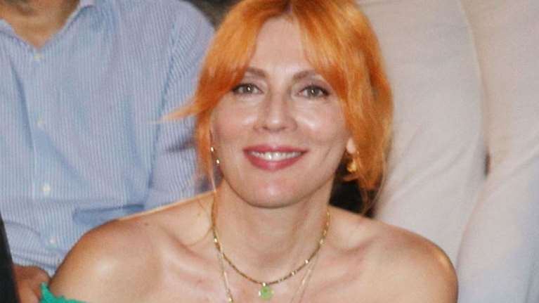 Η Σμαράγδα Καρύδη σε παραλία της Μεσσηνίας