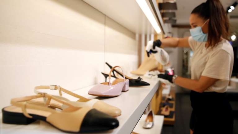 Ποια επαγγέλματα προσβάλλονται περισσότερο από τον κορονοϊό - Πωλητές, οδηγοί και... ιερείς στη λίστα