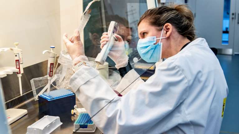 Συναγερμός στον ΠΟΥ: Σε 60 χώρες έχει εξαπλωθεί η βρετανική μετάλλαξη του κορονοϊού