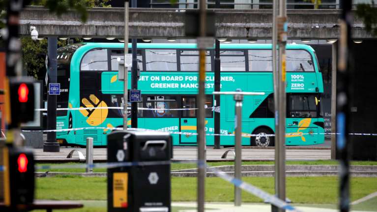 Ύποπτο αντικείμενο βρέθηκε μέσα σε λεωφορείο στο Μάντσεστερ - Εκκενώθηκε η περιοχή