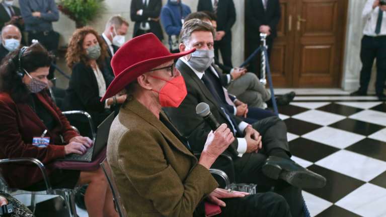 Ingeborg Beugel: Η δημοσιογράφος που εξόργισε τον Μητσοτάκη - Είχε συλληφθεί γιατί φιλοξενούσε Αφγανό μετανάστη χωρίς άσυλο