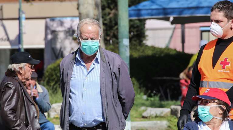 Καπνιστές, παχύσαρκοι, ηλικιωμένοι: Ποιοι κινδυνεύουν περισσότερο από τον κορονοϊό