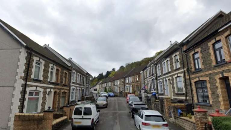 Ουαλία: 29χρονη έγκυος δέχτηκε επίθεση με μαχαίρι - Ανθρωποκυνηγητό για τη σύλληψη του δράστη