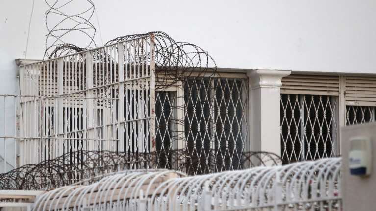 Φυλακές Κορυδαλλού: Έφοδος στα κελιά κρατουμένων για τρομοκρατία - Εντόπισαν μεταλλικά ρόπαλα και ναρκωτικά [Εικόνες-βίντεο]