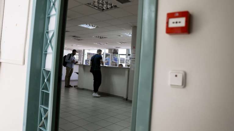 Ραβασάκι της ΑΑΔΕ: &quot;Κάνε μόνος σου&quot; τον υπολογισμό του φόρου - Εκπνέει η προθεσμία για την πληρωμή της πρώτης δόσης