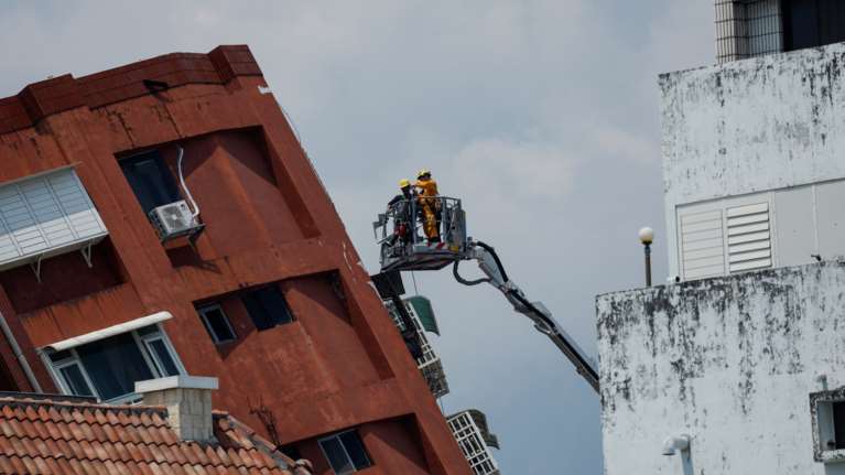 Ταϊβάν: Διασώσεις εγκλωβισμένων μετά τον ισχυρό χθεσινό σεισμό - 52 άνθρωποι αγνοούνται