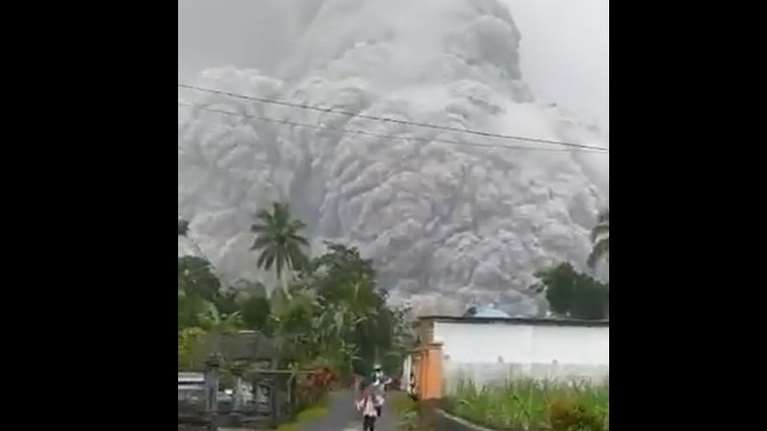 Ινδονησία: Εξερράγη το ηφαίστειο Σεμέρου -  Ένας νεκρός και 41 τραυματίες [Βίντεο]